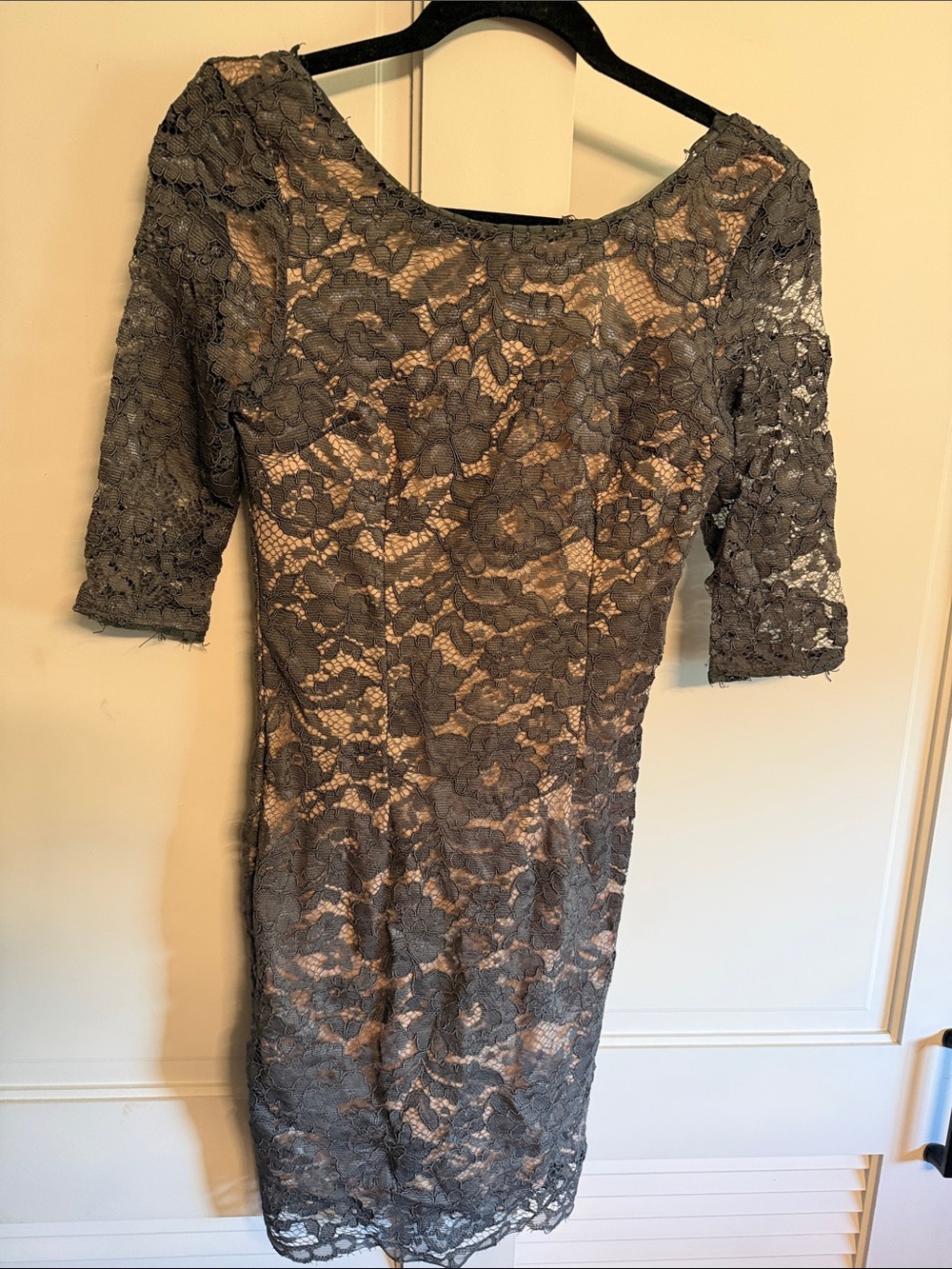 Solemio Gray Lace Nude Lined Bodycon Cocktail Dress Size Small